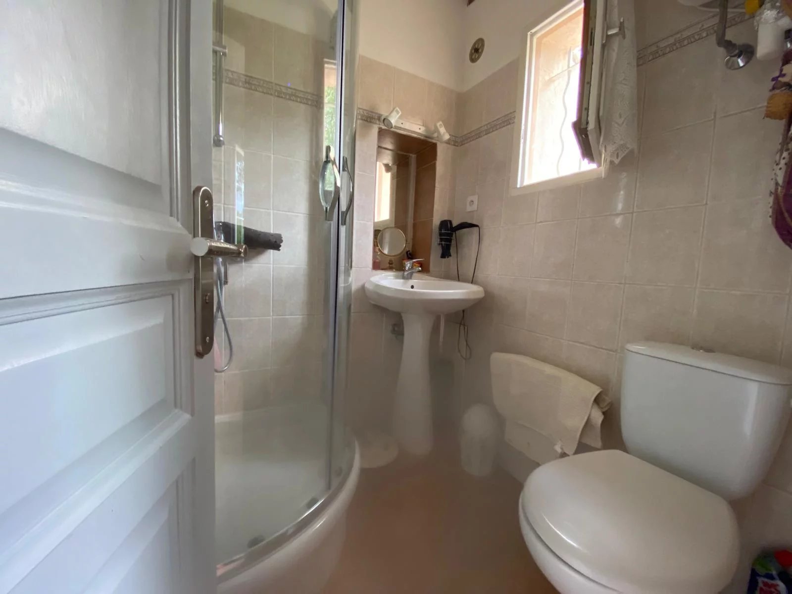 FLAYOSC - villa 3 chambres de plain-pied sur 1446 m² avec piscine