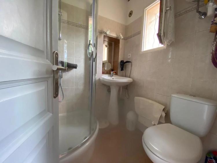FLAYOSC - villa 3 chambres de plain-pied sur 1446 m² avec piscine