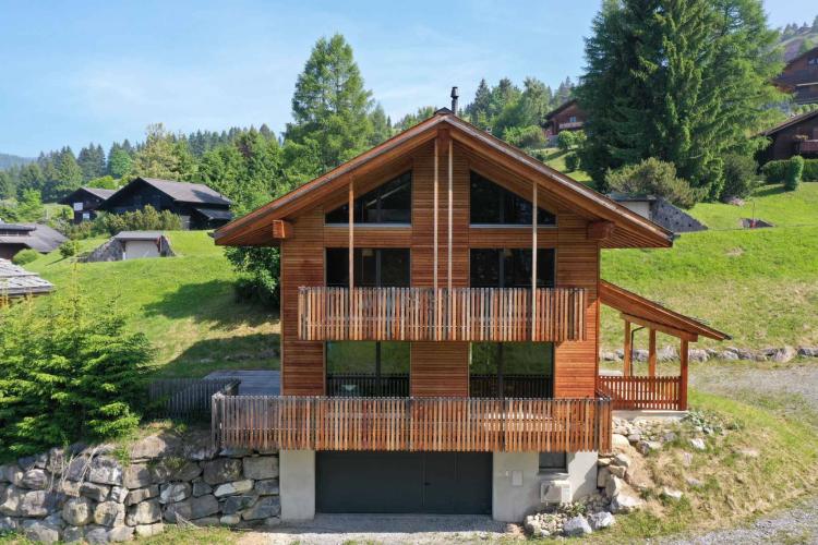 Chalet contemporain avec vue dégagée sur les montagnes