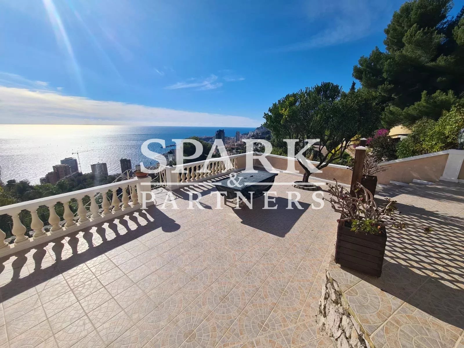 Roquebrune-Cap-Martin - Villa vue mer avec terrain