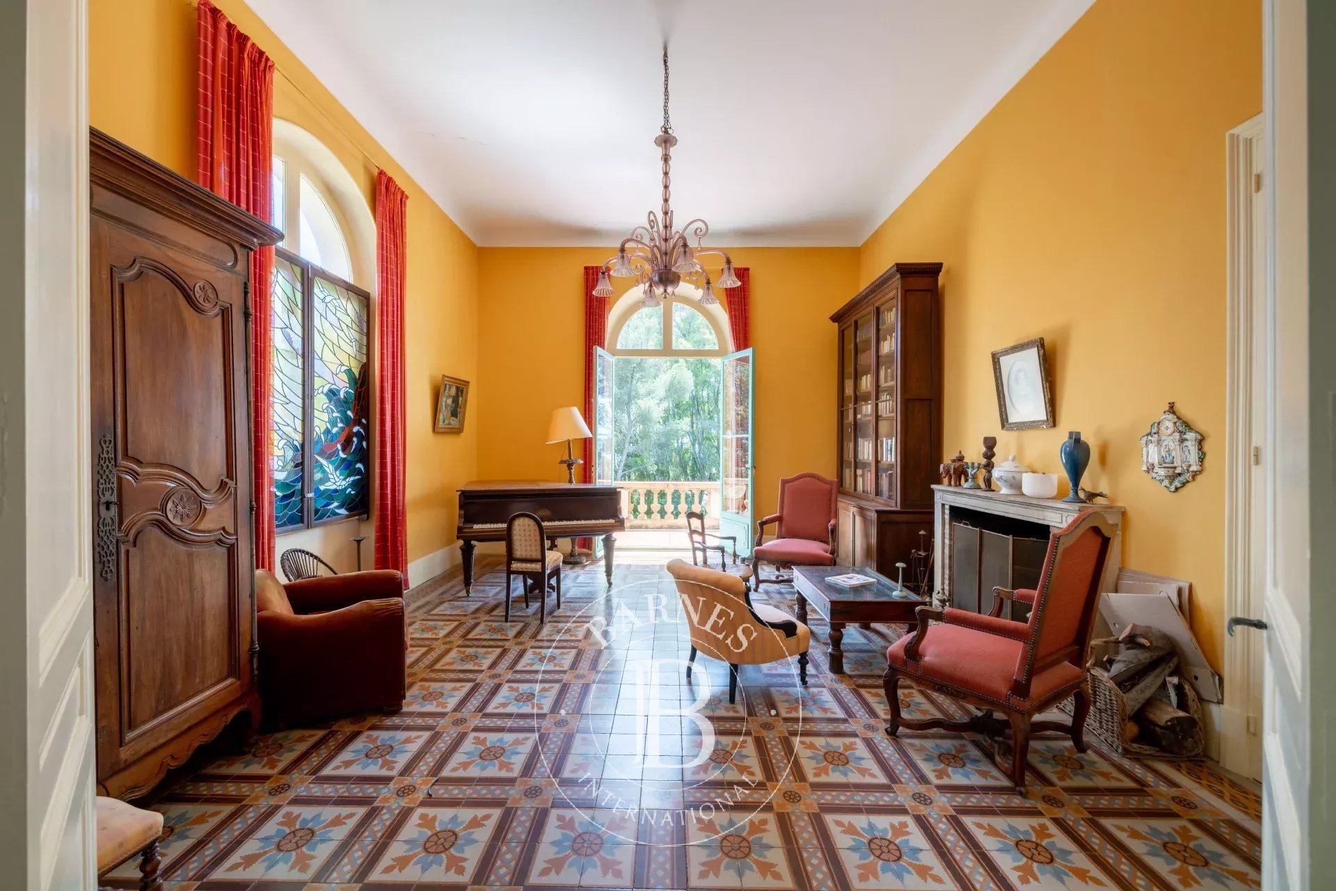 SAINT-RAPHAËL - VASTE VILLA BELLE-ÉPOQUE  AVEC VUE MER