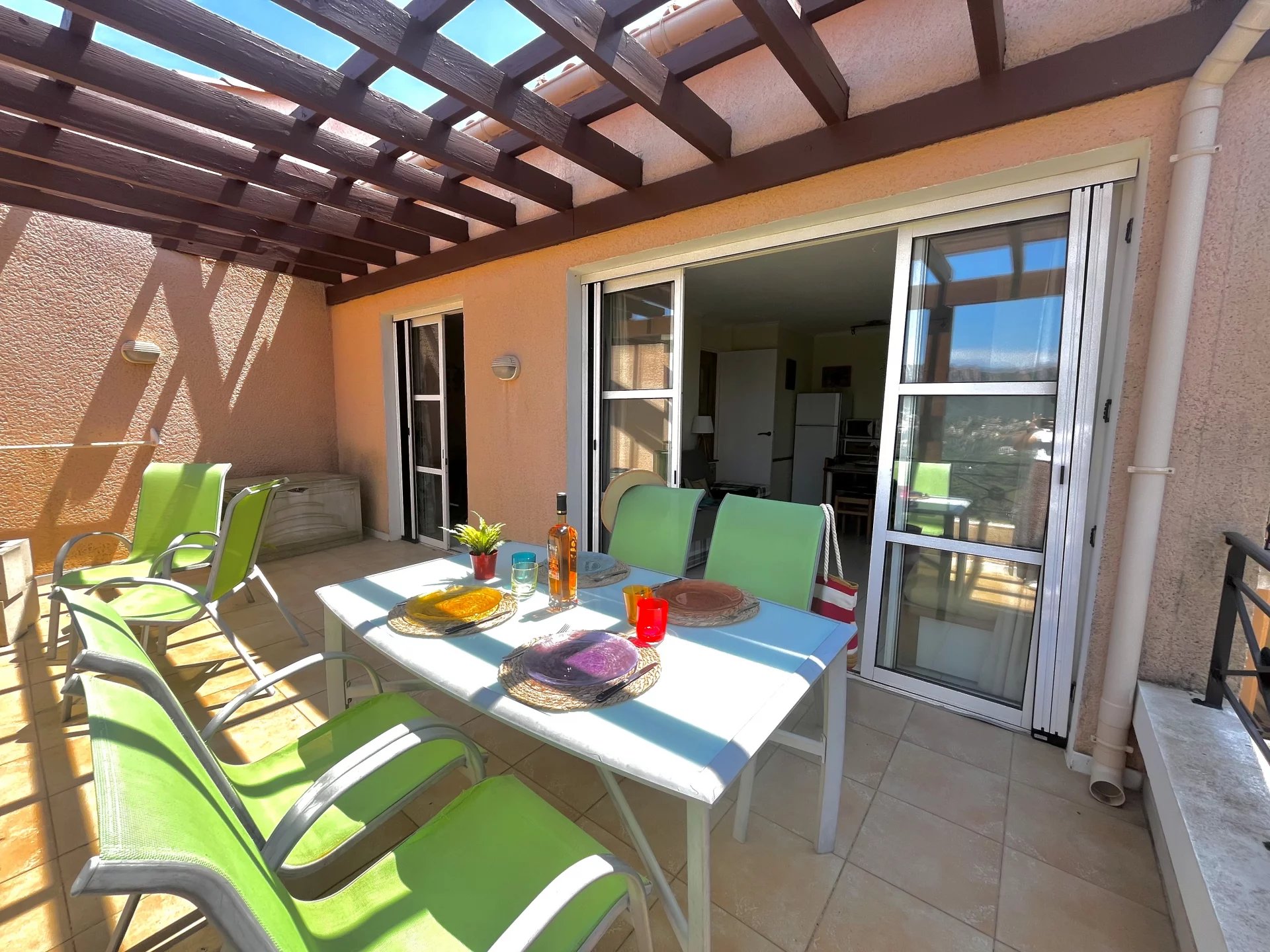 AGAY CAP ESTEREL LE VILLAGE: 2 pièces au dernier étage avec grande terrasse en angle vue panoramique