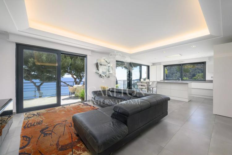 Villa contemporaine avec vue mer panoramique et grand terrain à Èze Bord de Mer
