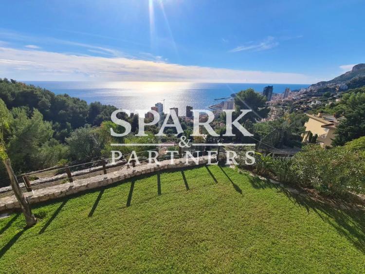 Roquebrune-Cap-Martin - Villa vue mer avec terrain
