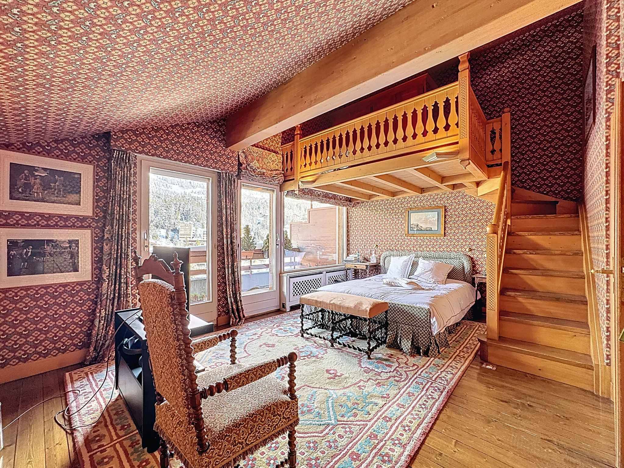 Appartement de 6.5 pièces en attique face au golf avec superbe vue + studio