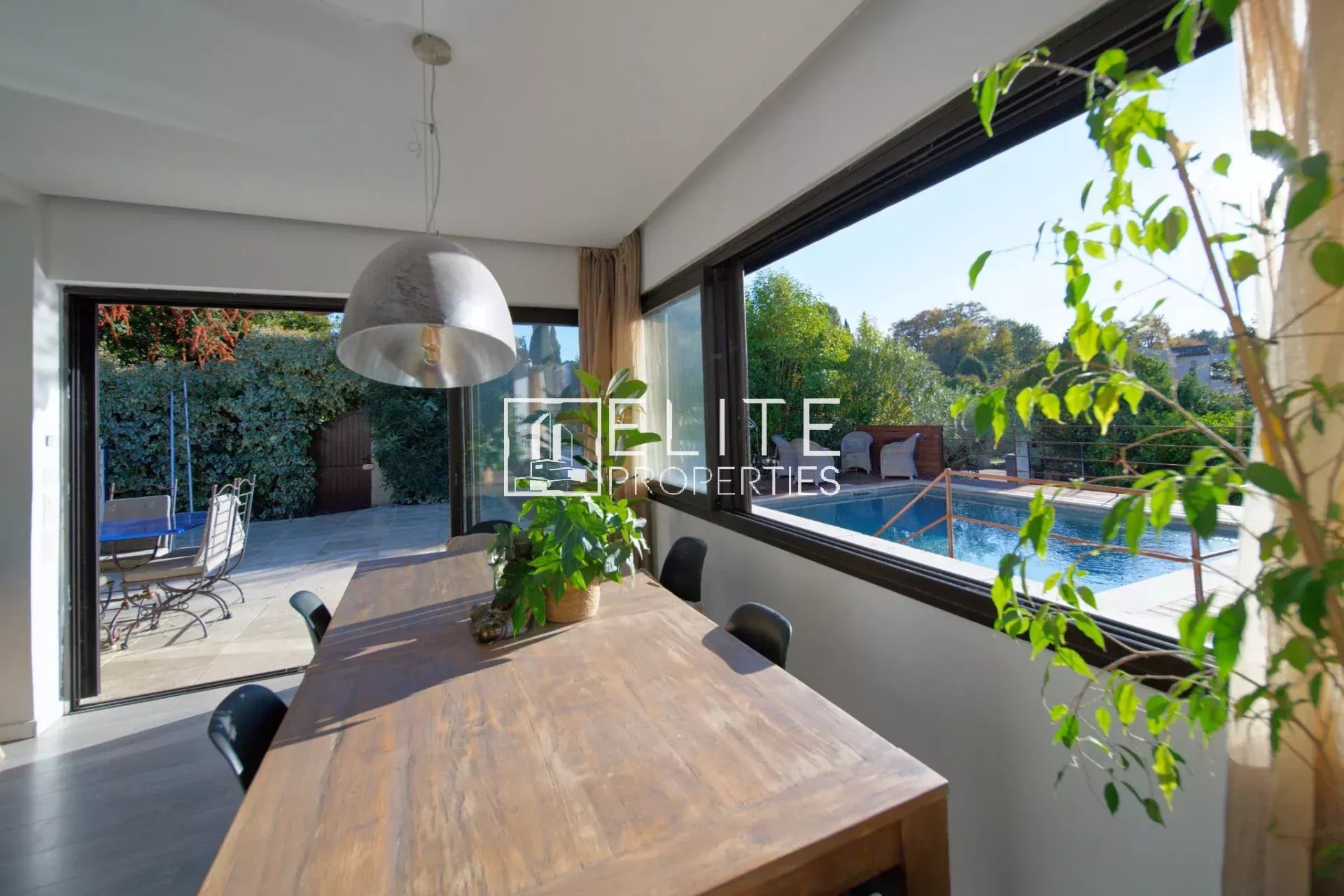 VILLA 8 PIÈCES DE 200 m² + PISCINE MOUANS-SARTOUX
