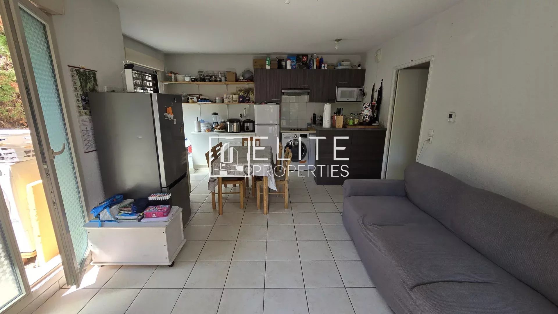 APPARTEMENT 3 PIÈCES  60 m² + 3 PARKINGS – ANTIBES