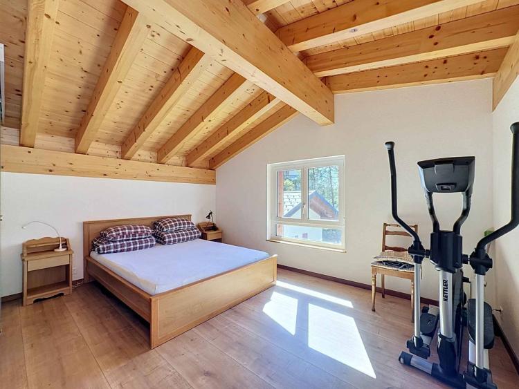 CHALET DE 15,5 PIÈCES
COMPOSÉ DE TROIS APPARTEMENTS INDÉPENDANTS