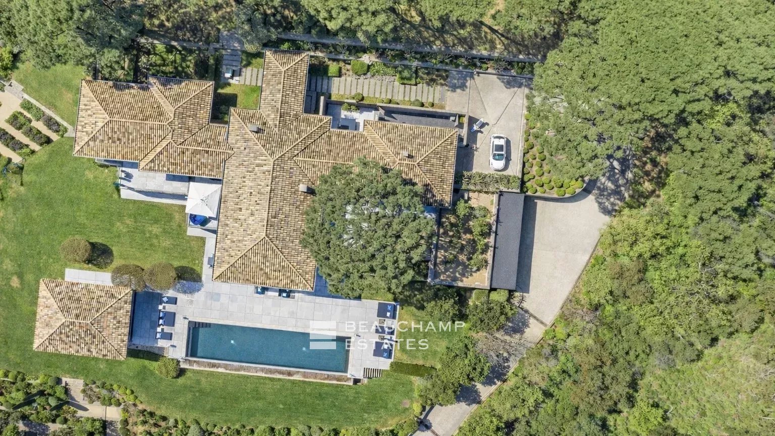 Villa d'exception proche du villa de Saint-Tropez avec prestations de grand luxe