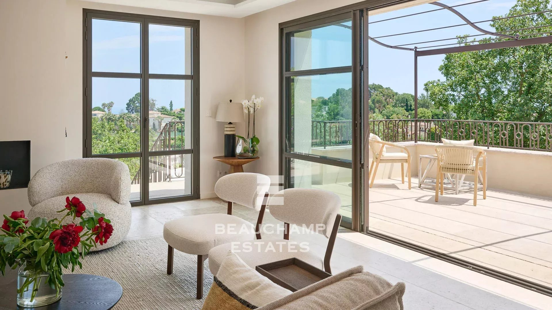 Villa néo-provençale 6 chambres avec piscine et vue mer - Super Cannes