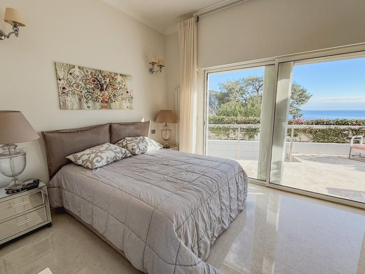 Èze Bord de Mer – Villa contemporaine aux lignes raffinées et panorama infini