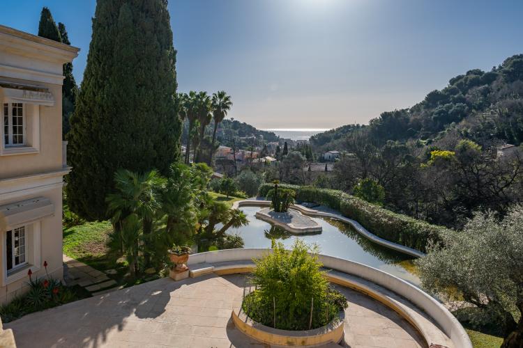 VILLA EXCEPTIONNELLE PROCHE DE MONACO