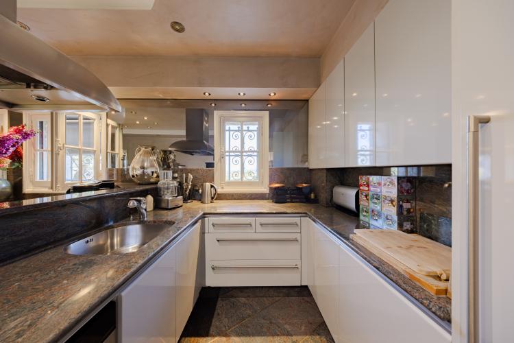 CHARMANTE MAISON PROVENÇALE AVEC PISCINE ET JARDIN