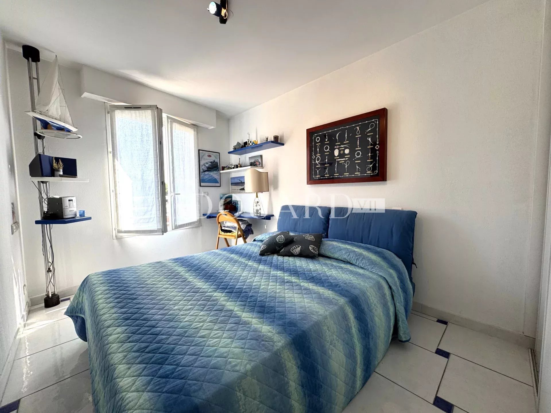 En exclusivité trois pièces à vendre avec terrasse, belle vue dégagée et garage