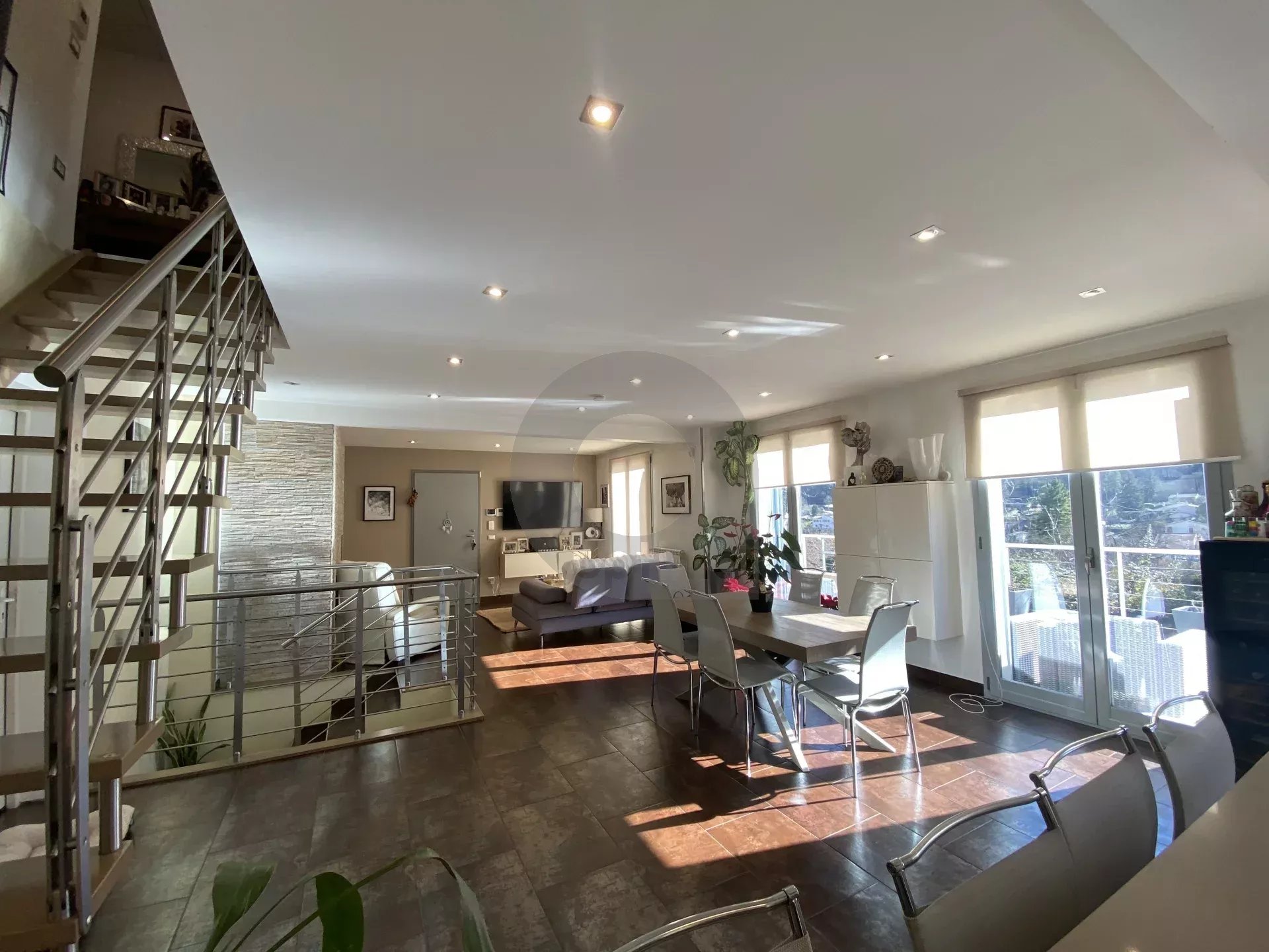 A VENDRE - BELLE MAISON AU CALME CADRE VERDOYANT