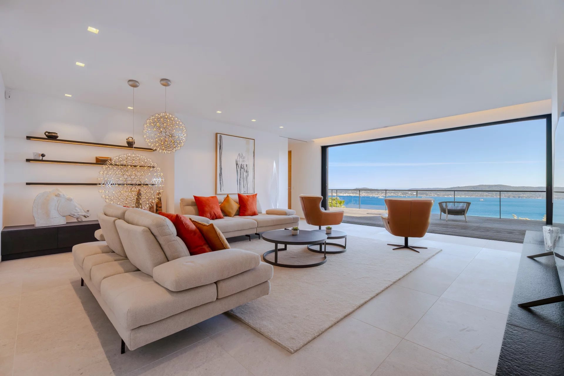 Villa neuve avec vue mer panoramique à vendre à Beauvallon