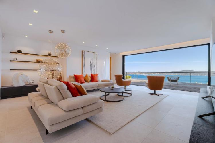 Villa neuve avec vue mer panoramique à vendre à Beauvallon