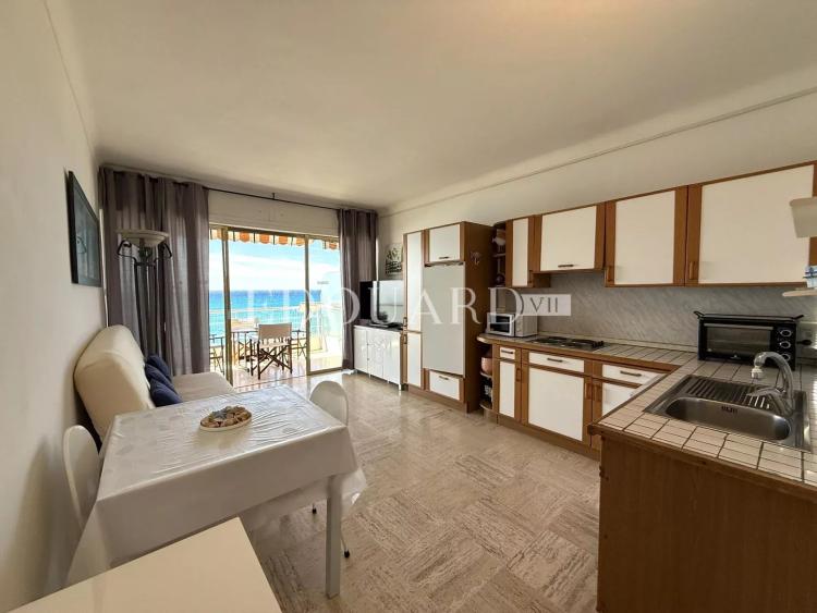 En exclusivité trois pièces face aux plages avec terrasse, splendide vue mer panoramique et garage