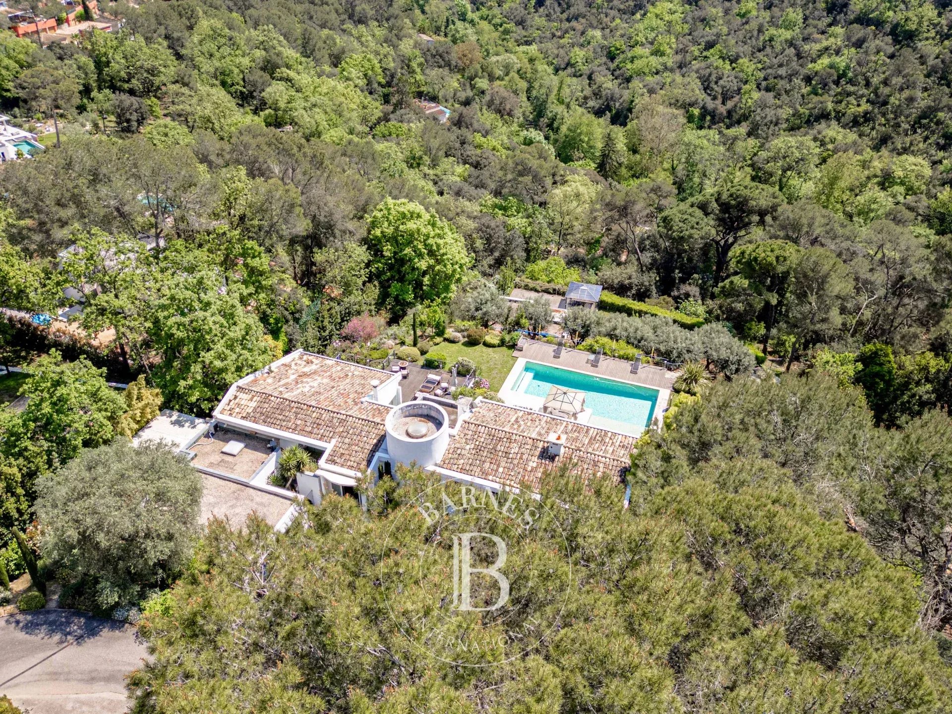 Valbonne - Domaine fermé - Exceptionnelle propriété au calme avec maison d'amis à 3 minutes du village