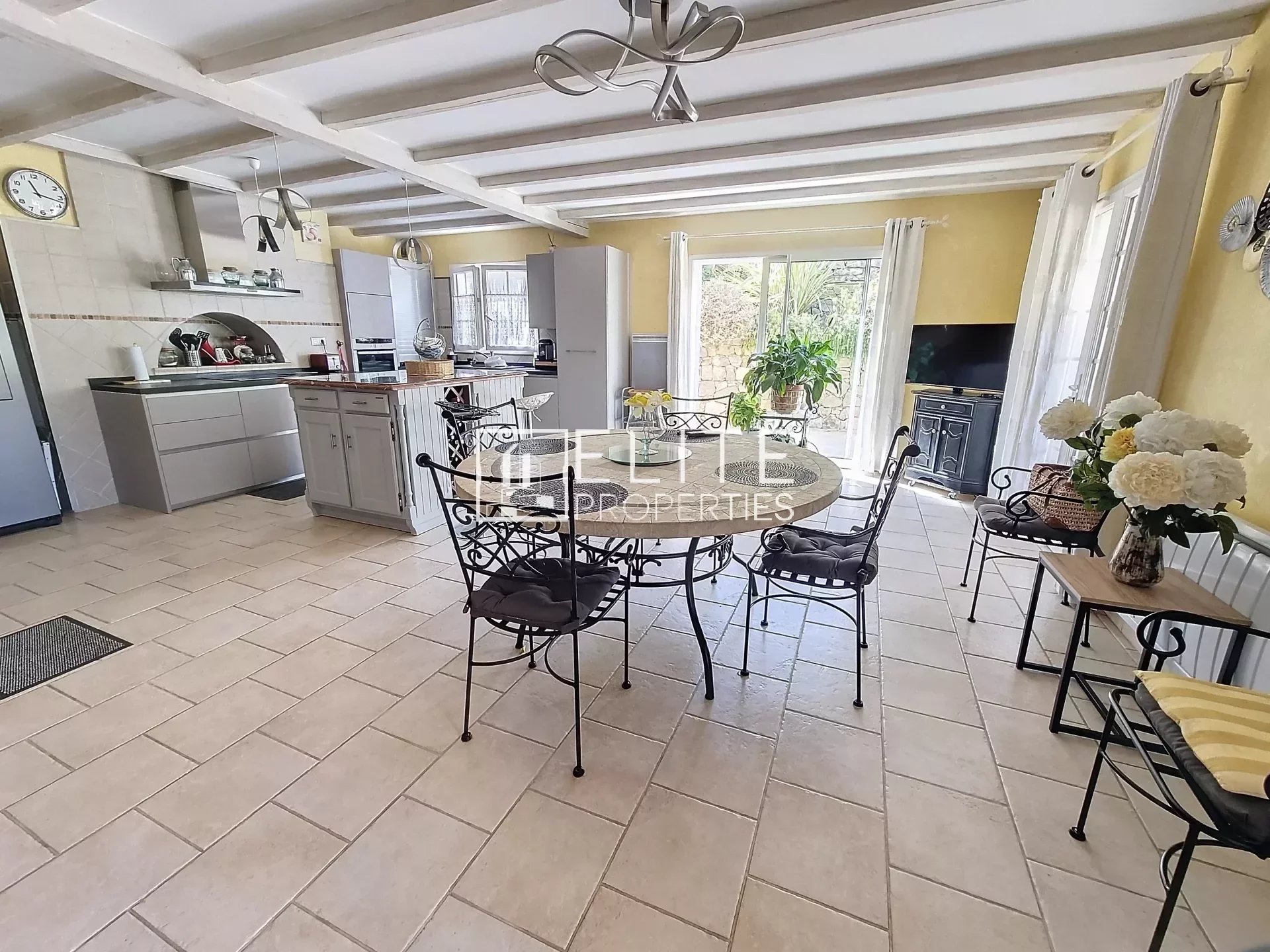 VILLA DE 203m² SUR 3212m² DE TERRAIN LES ADRETS