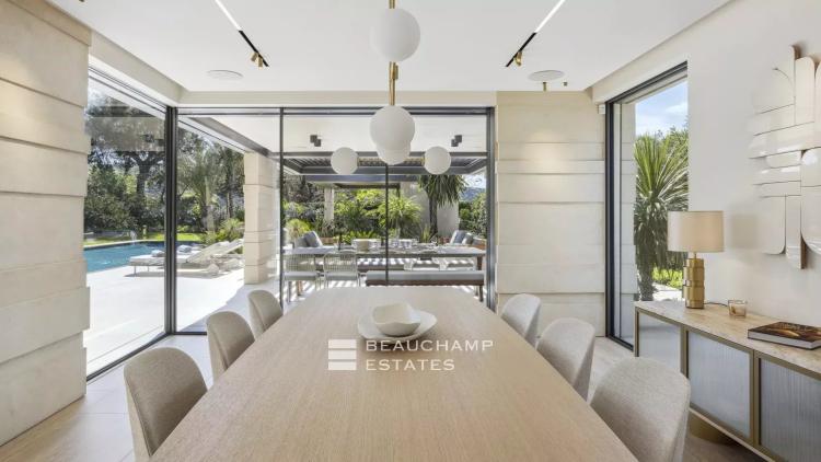 Villa d'architecte neuve au coeur d'un domaine privé à Saint-Tropez