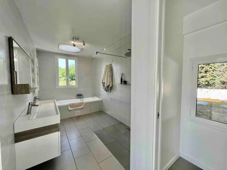 Villa contemporaine 258 m² – Vue mer, piscine, prestations haut de gamme