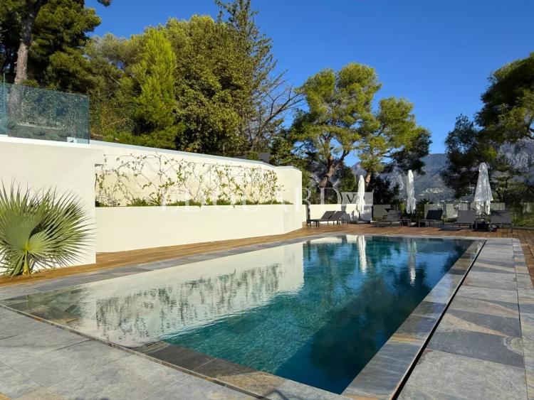 Villa entièrement rénovée avec grandes terrasses, superbe vue mer panoramique et piscine