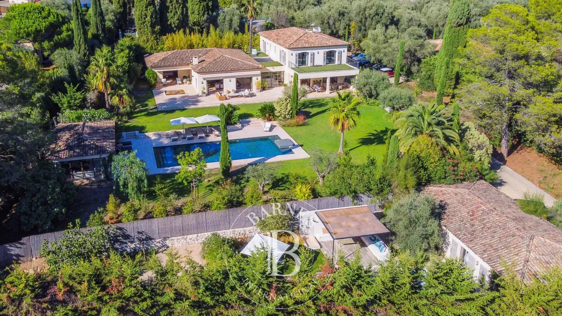 Valbonne - Luxueuse propriété familiale avec maison d'amis - A pied du village - 8 chambres