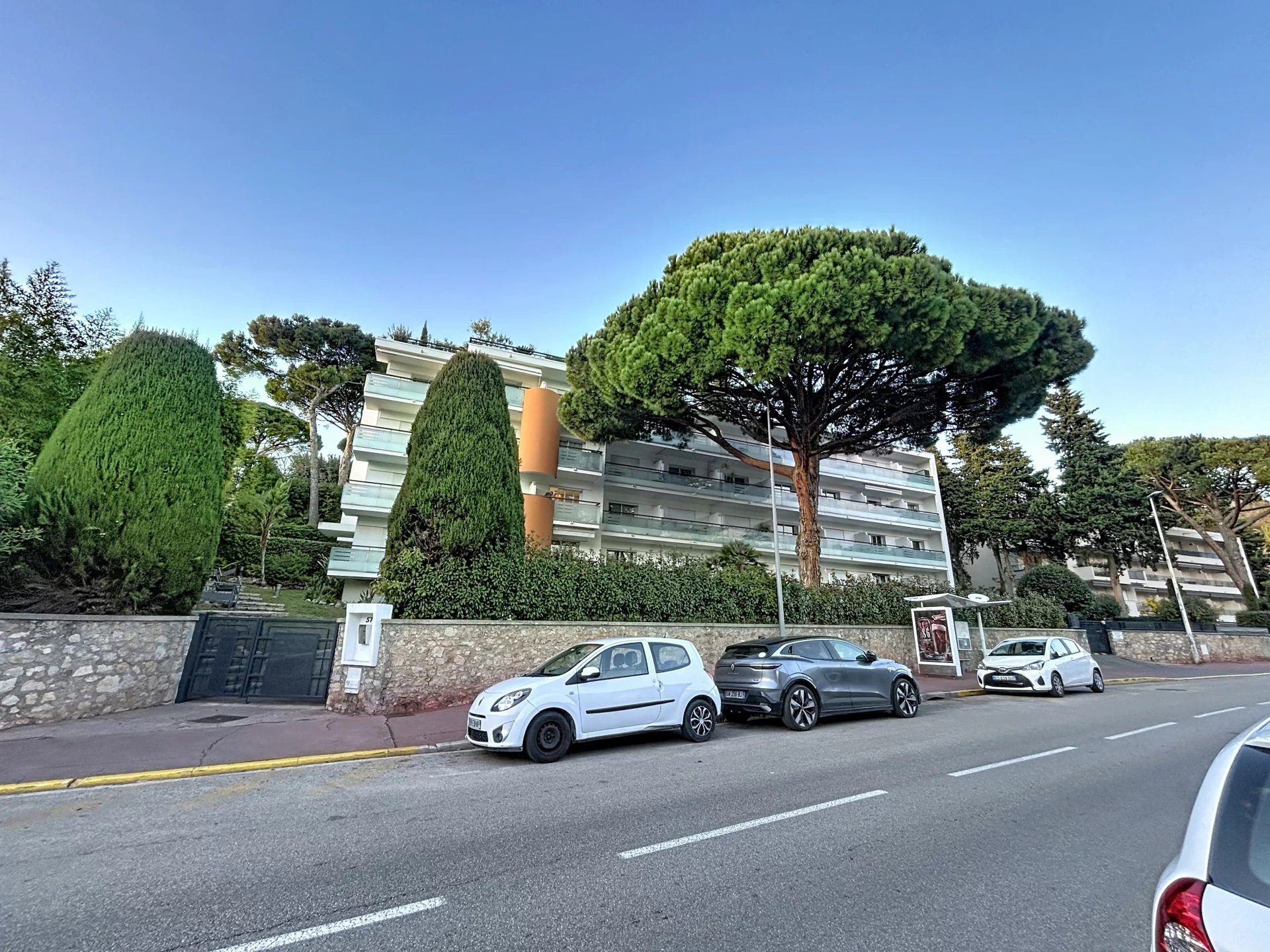 STUDIO CANNES MONTFLEURY AVEC PARKING & CAVE