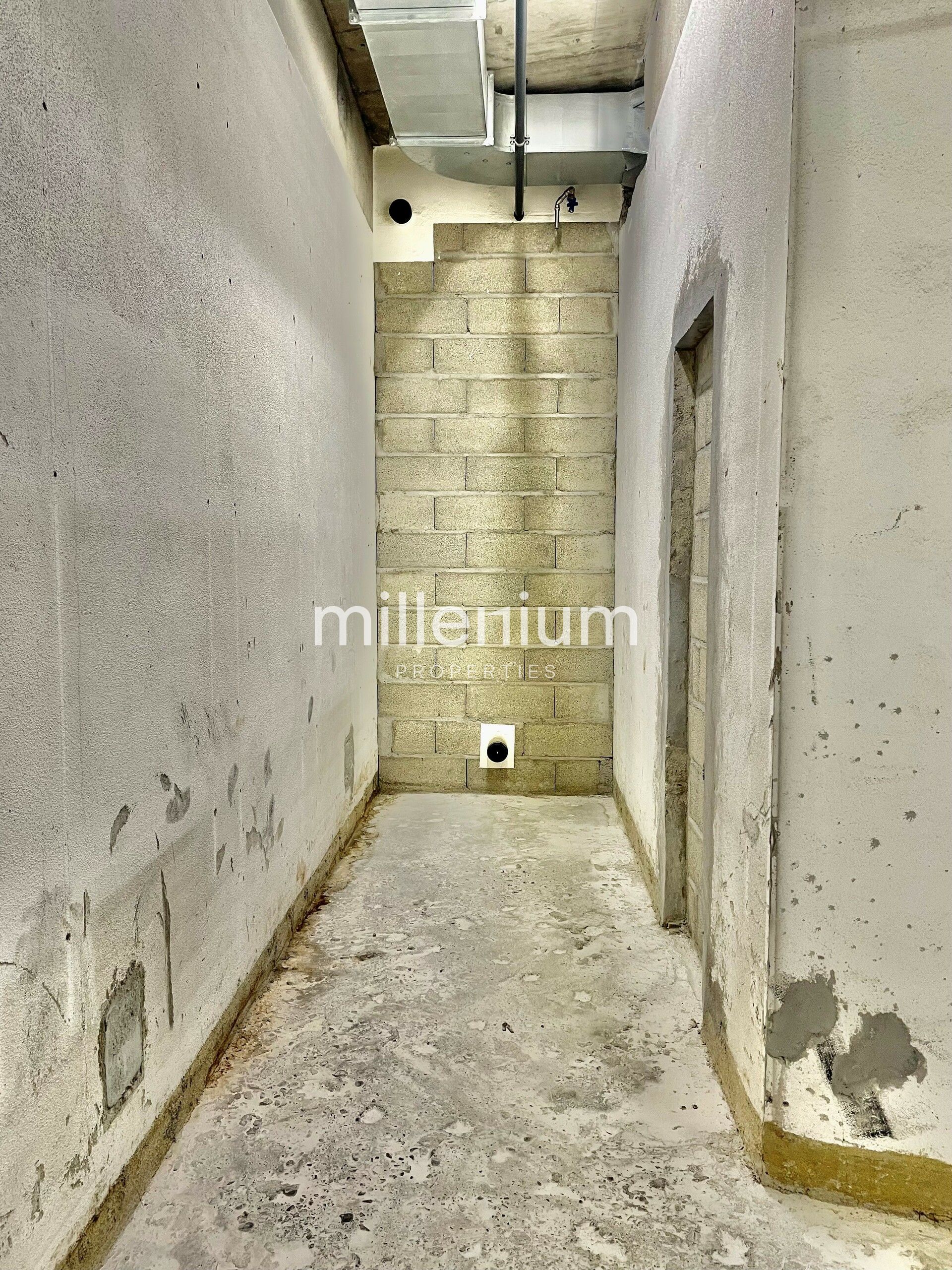 Arcade en ville avec emplacement exceptionnel