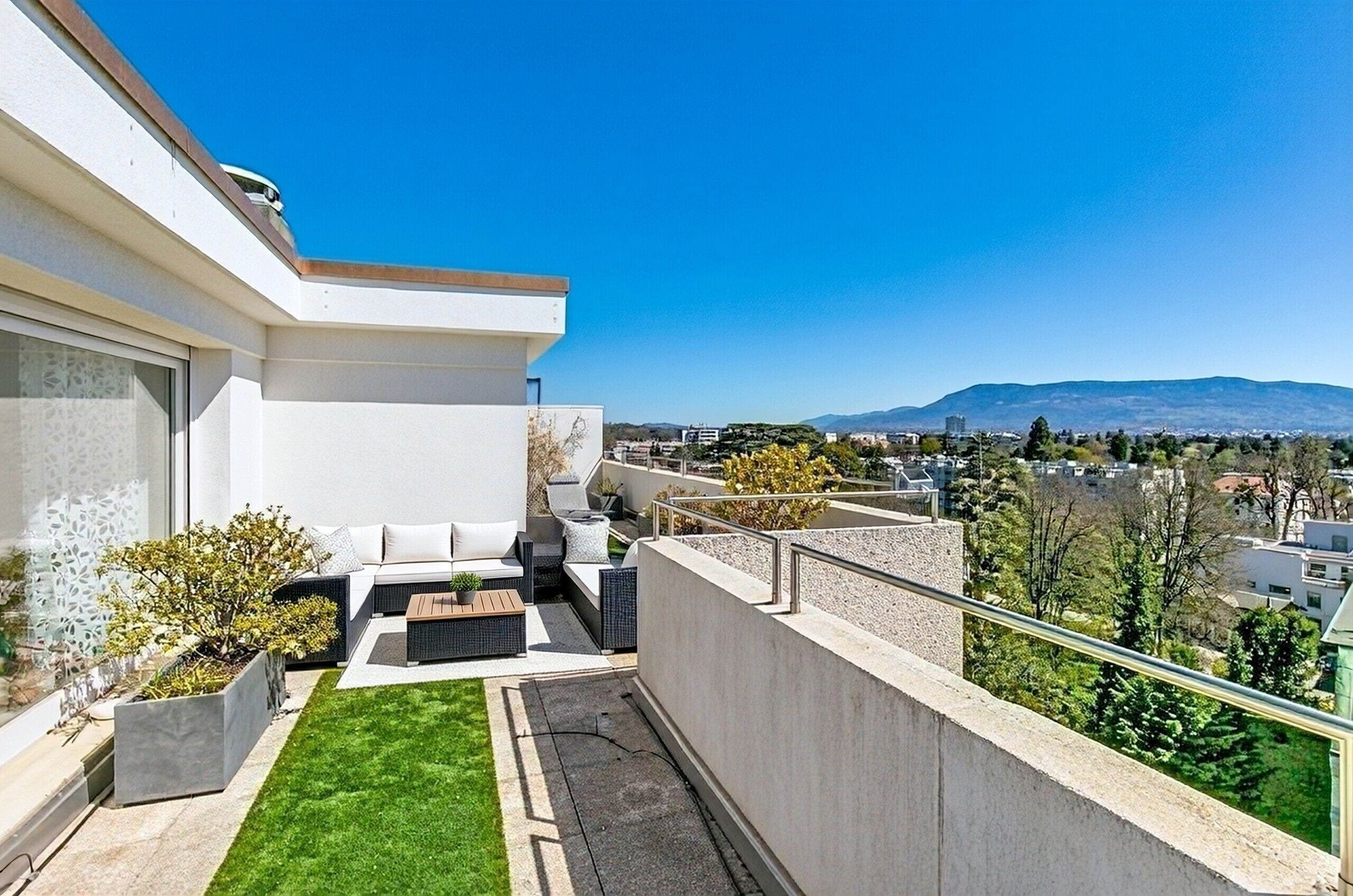 Duplex en attique avec vue panoramique exceptionnelle!