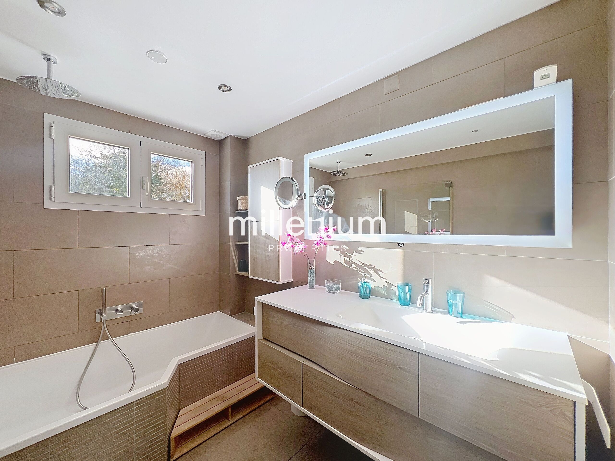 Bel appartement avec jardin et vue panoramique