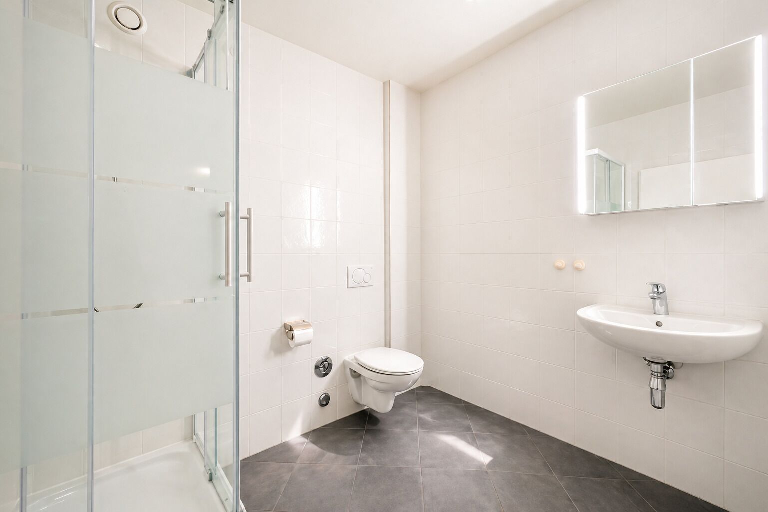 Bel appartement contemporain avec balcon