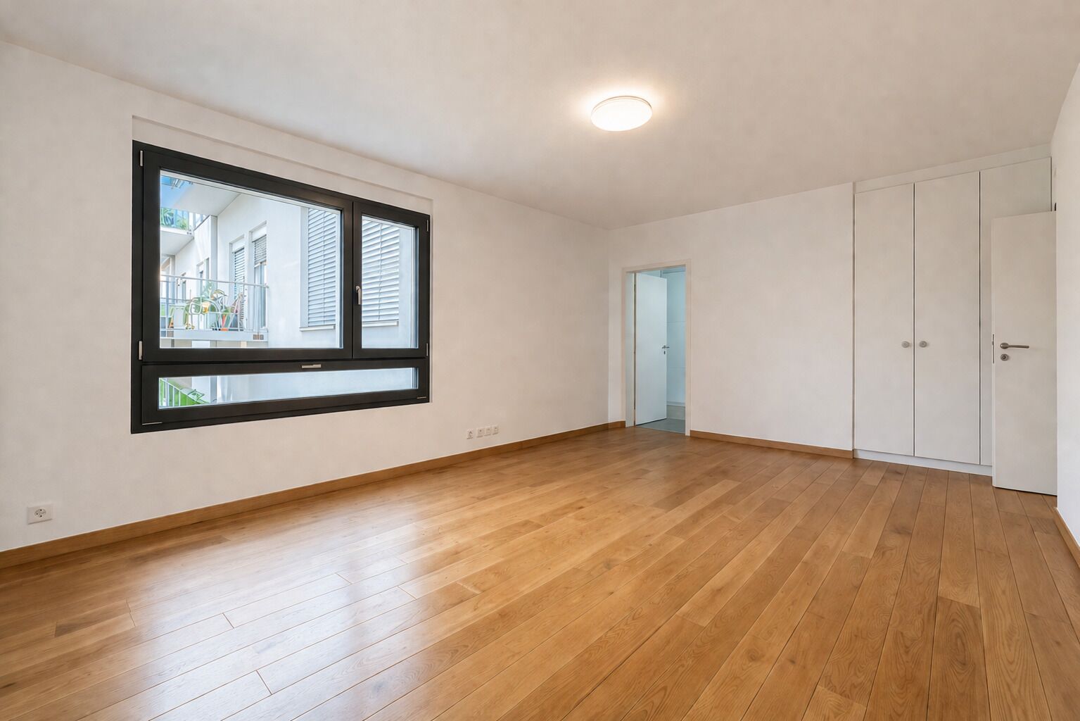 Bel appartement contemporain avec balcon