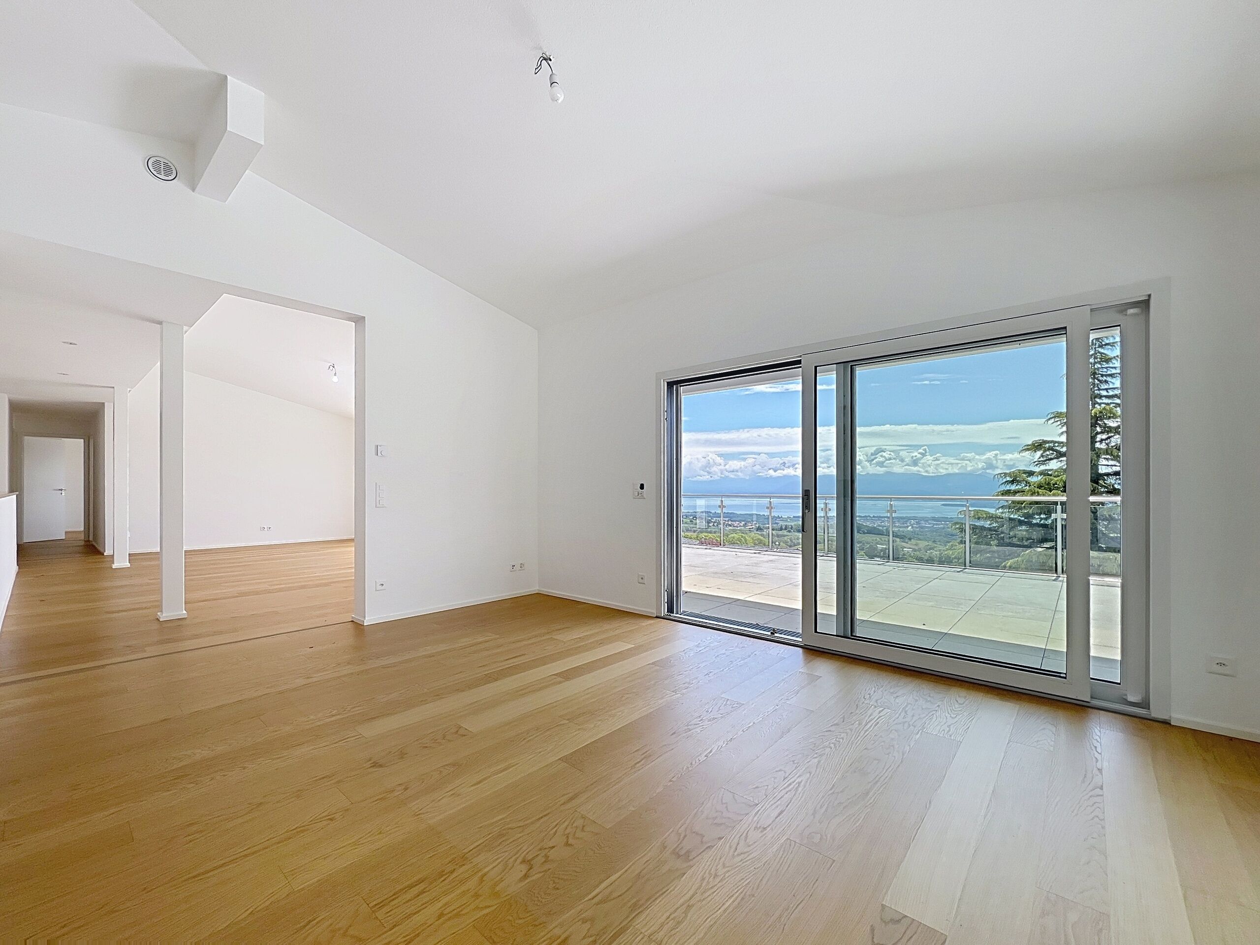 Exceptional villa with panoramic views over Lake Geneva and the Alps
