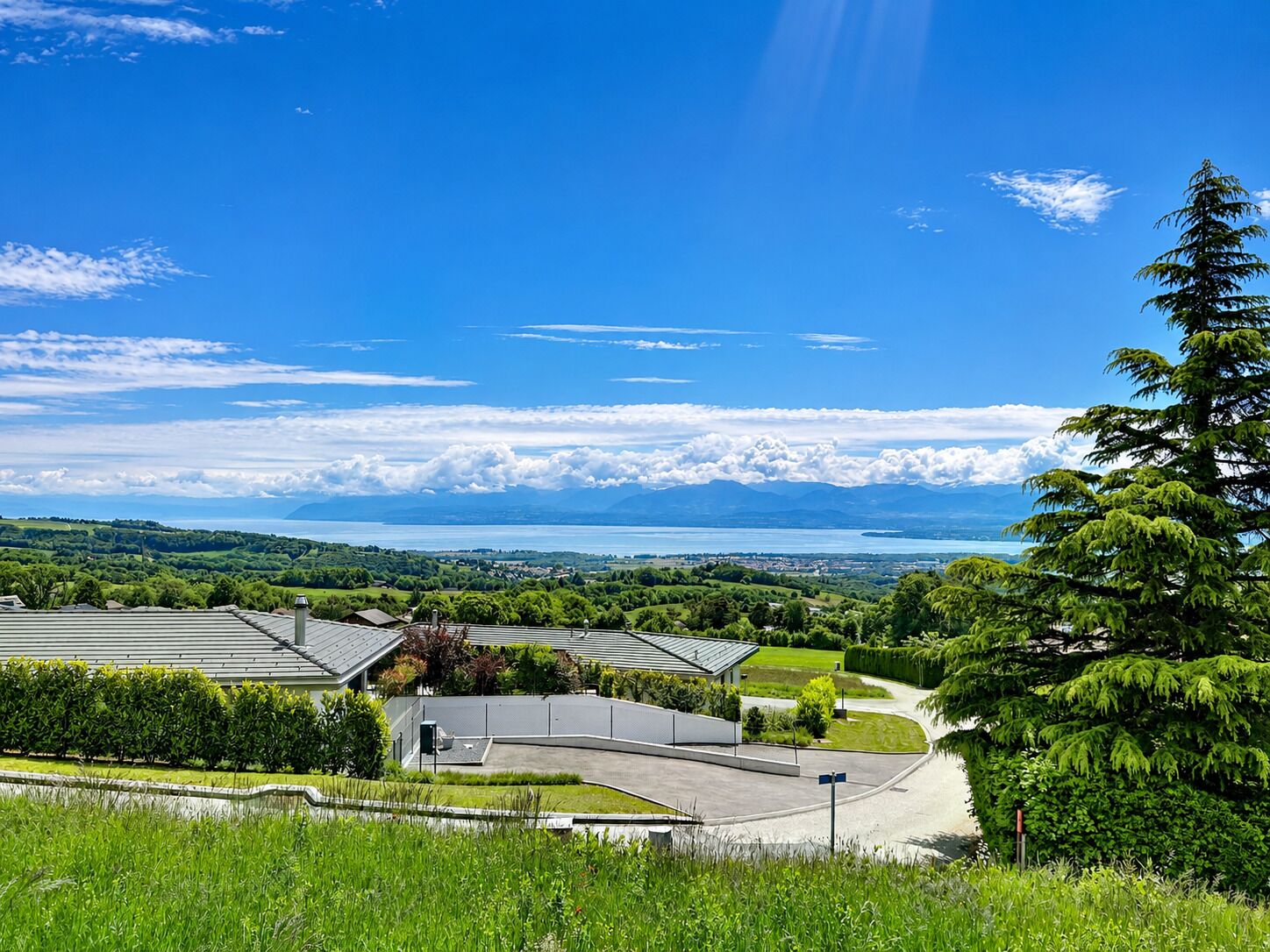 Exceptional villa with panoramic views over Lake Geneva and the Alps