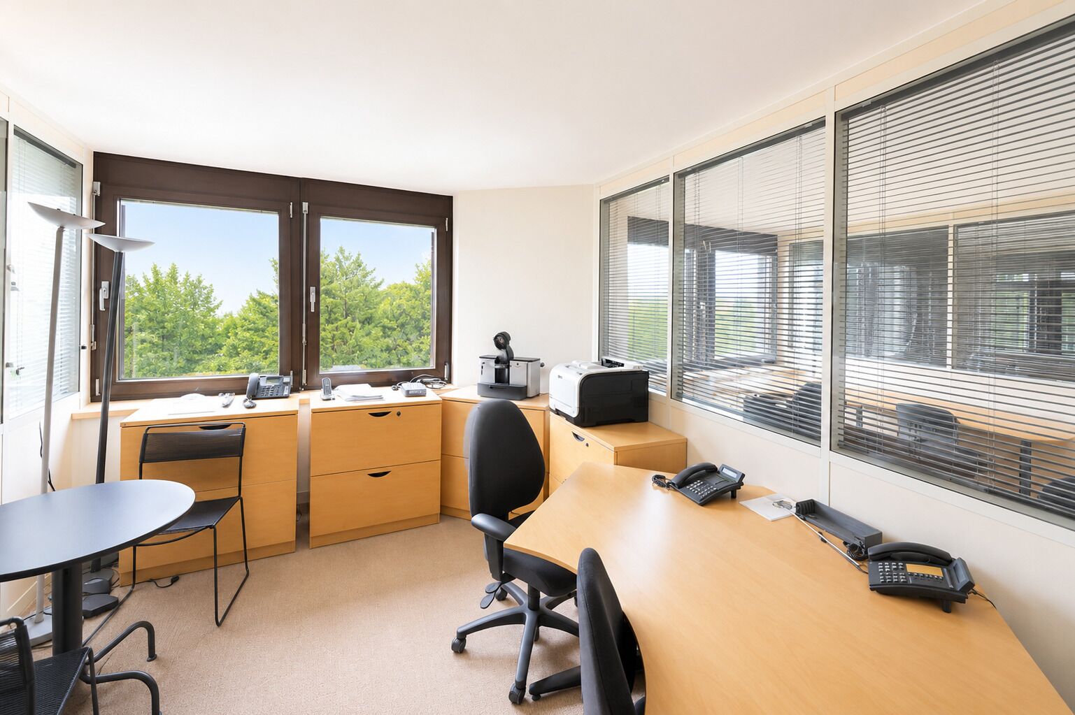 
Business Center Premium – Bureaux d’Exception avec Vue sur le Lac