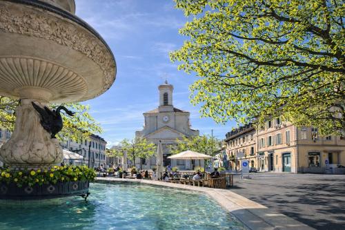 Exceptional Renovated 6-Room Duplex Penthouse in the Heart of Carouge