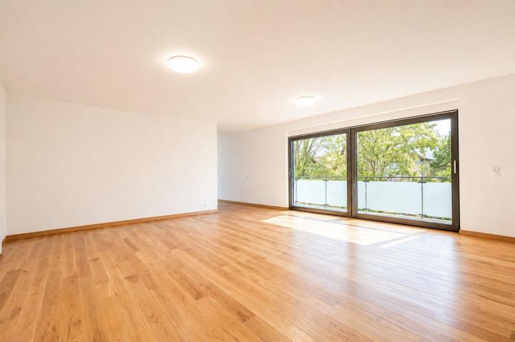 Bel appartement contemporain avec balcon