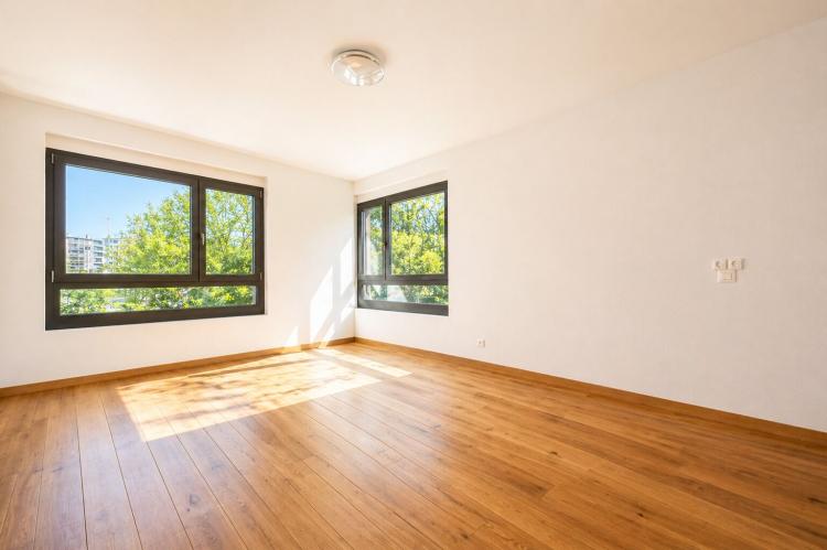 Bel appartement contemporain avec balcon