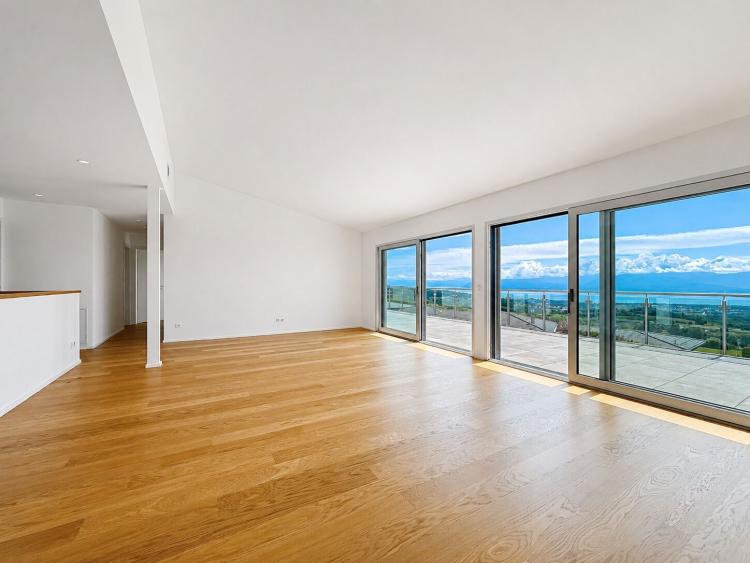 Exceptional villa with panoramic views over Lake Geneva and the Alps