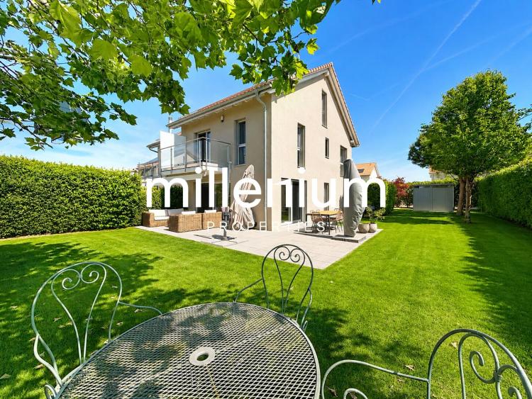 Maison moderne alliant confort et modernité à Chavannes-des-Bois 