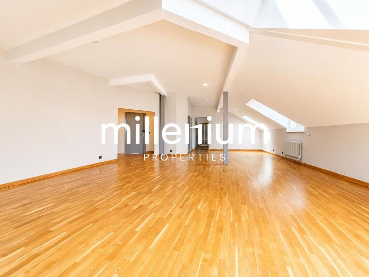 Magnifique appartement 5P en attique