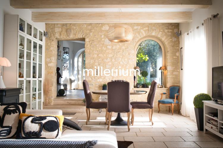 Authentique mas provençal revisité avec élégance près d'Uzès