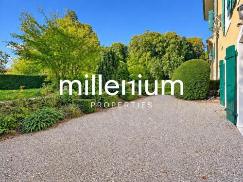 Appartement duplex de charme en rez-de-jardin au Château Barillet —Satigny