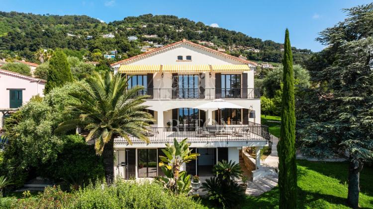 Propriété de charme avec vue mer panoramique et cadre privilégié proche Monaco