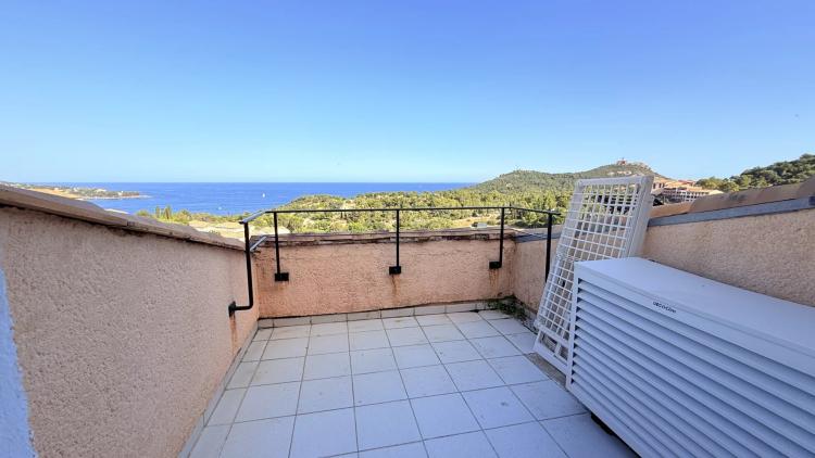 AGAY CAP ESTEREL SUPERBE T3 DUPLEX VUE MER PANORAMIQUE. PARKING PRIVE