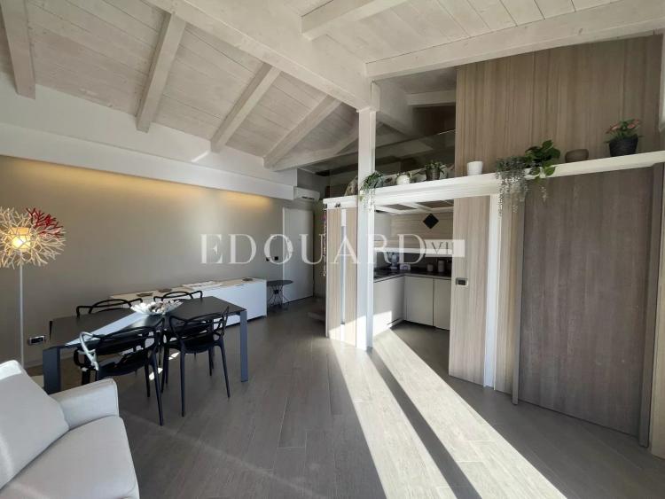 En exclusivité jolie villa rénovée avec deux terrasses, jardin, magnifique vue mer et deux parkings
