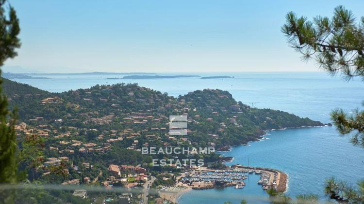 Villa contemporaine neuve avec vue mer