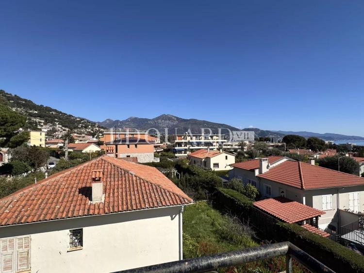 Maison à vendre sur le Plateau du Cap, avec fort potentiel et nombreuses possibilités d’aménagement